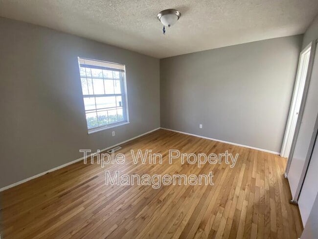 Building Photo - 14655 Fox Manor Dr