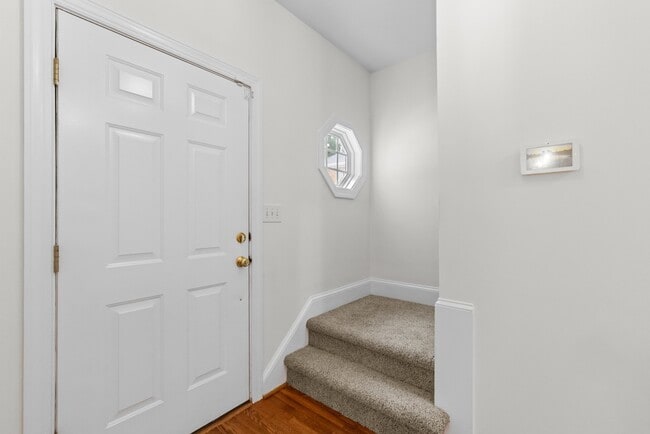 Building Photo - 2723 Sterling Park Dr