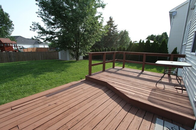 Building Photo - 24313 White Oak Dr