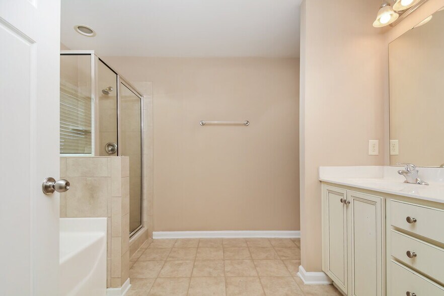 Building Photo - 22 Stonemoor Cir