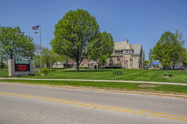 Building Photo - 839 Dunlop Ave