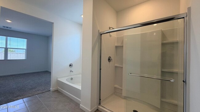 Building Photo - 37406 W San Clemente St
