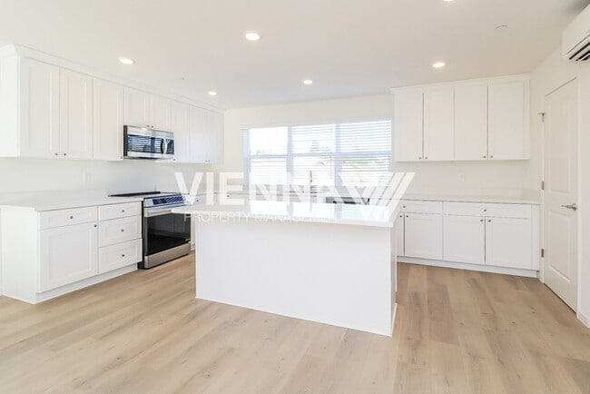 Building Photo - 7976 Quiet Knolls Dr
