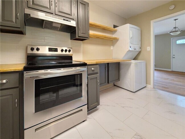 Building Photo - 3225 Forrest Hills Dr SW