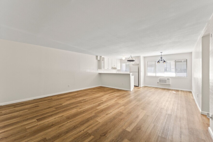 Building Photo - 18530 Hatteras St