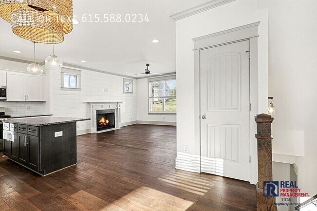 Building Photo - 124 8th Ave