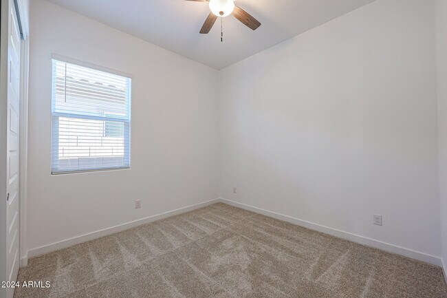 Building Photo - 7606 W Jackrabbit Ln