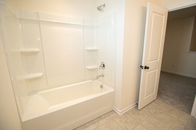 Building Photo - Great Wesley Chapel Location!