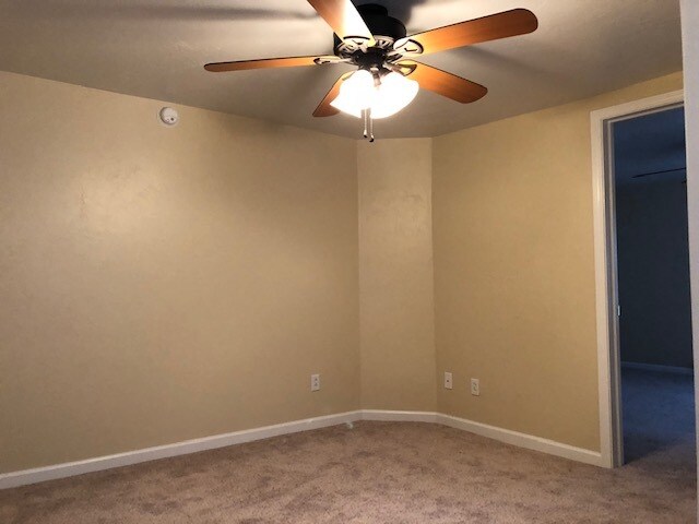 Building Photo - 1120 Manor Ave