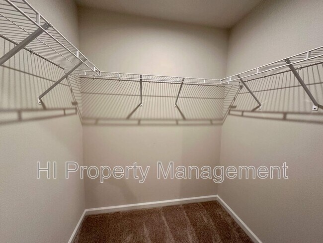 Building Photo - 11 High Pne Trl