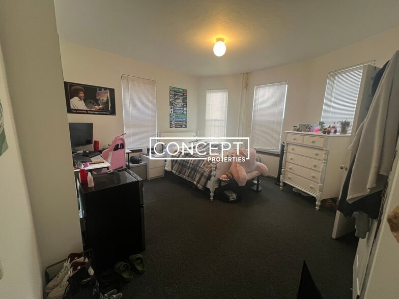 Building Photo - 10 Parker Hill Ave