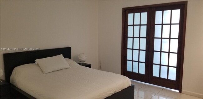 Building Photo - 5401 Collins Ave