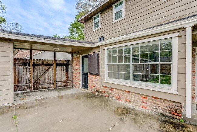 Building Photo - 560 Landfall Ln