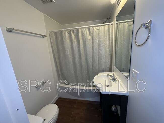 Building Photo - 277 W Jackson St