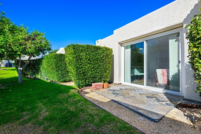 Building Photo - 6071 Hazeltine Plaza