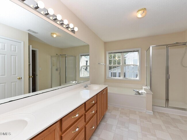 Building Photo - 406 Somersview Dr