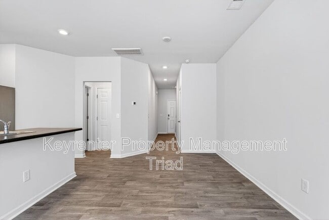 Building Photo - 3705 Nathans Wy