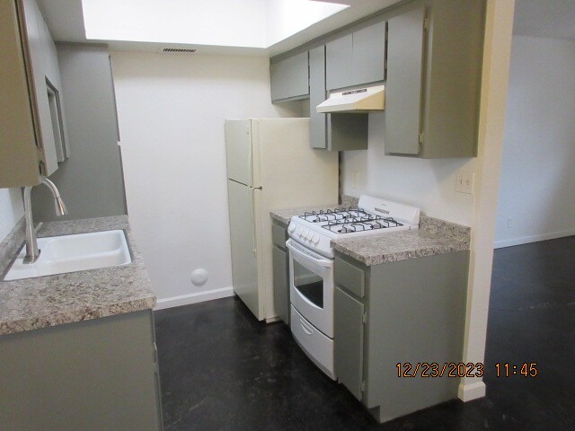 Building Photo - 198 W Mariposa St