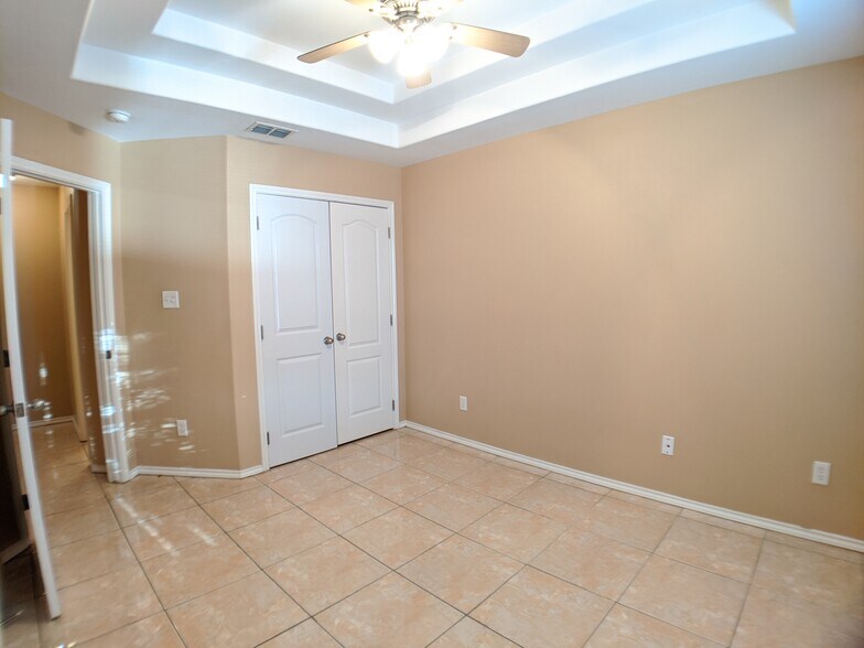 Building Photo - 808 W Arroyo Park Ln