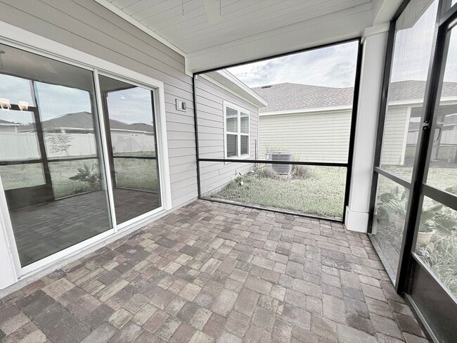 Building Photo - Like New Home In Highland Chase