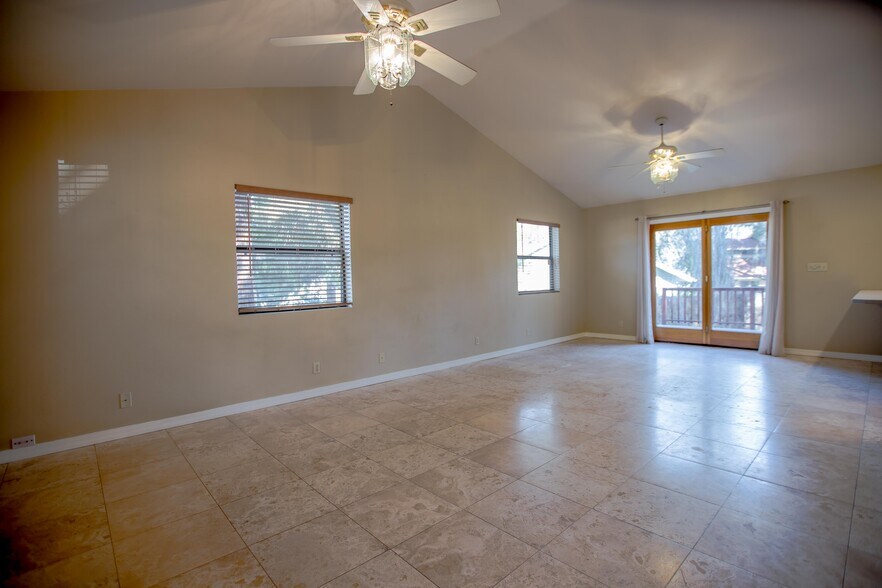 Living/Dining - 2562 N Fox Run Dr