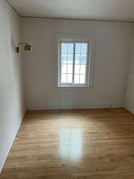 Bedroom 1 - 1324 Wells St