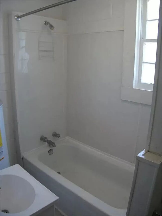 Building Photo - 209 Nicholtown Rd