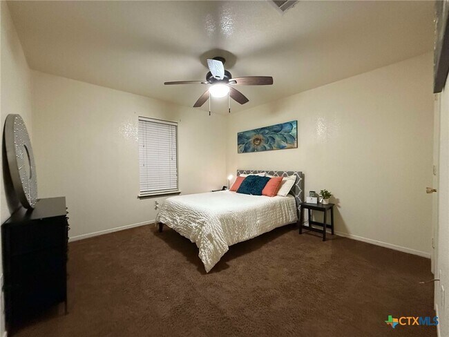 Building Photo - 1008 Circle M Dr