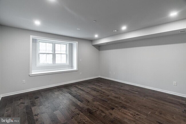 Building Photo - 752 S 8th St