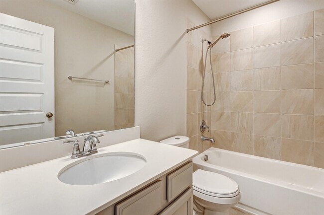 Building Photo - 2165 Woodland Pine Dr