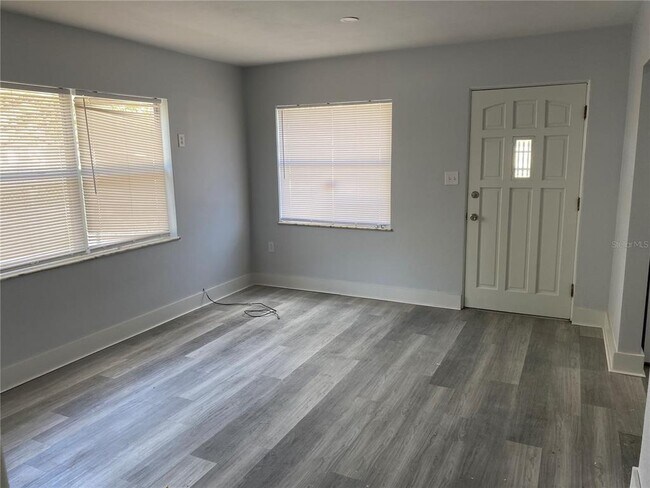 Building Photo - 410 Orange Ave