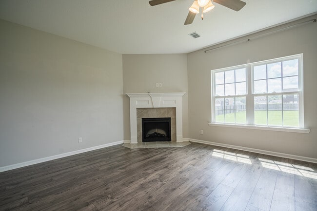 Building Photo - 418 Huntington Dr