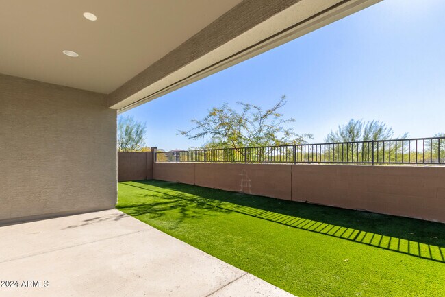 Building Photo - 8911 W Solano Dr