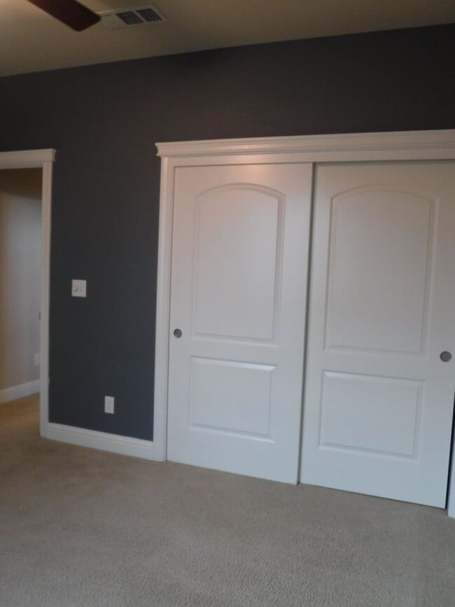 Building Photo - Lovely 4 Bedroom Home!