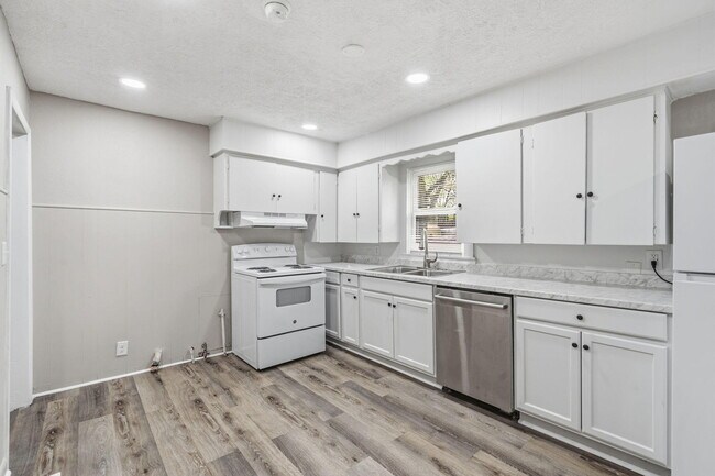 Building Photo - 2822 E Cherry St