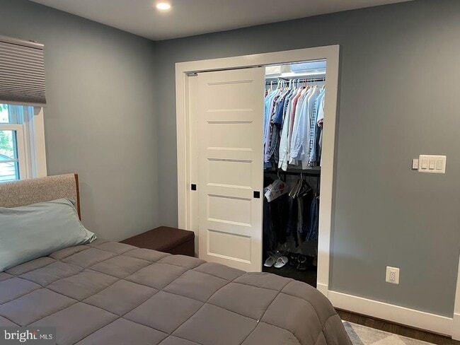 Building Photo - 7308 Idylwood Rd