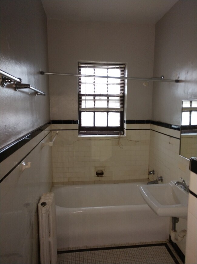 Building Photo - 2559 Flossmoor Rd