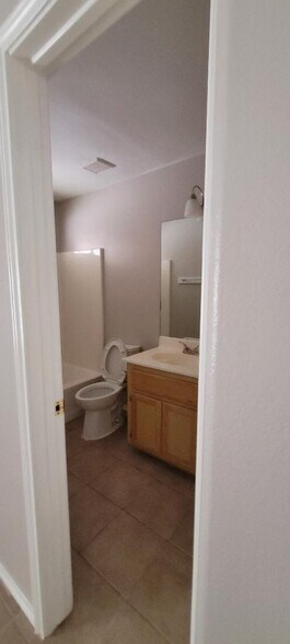 Building Photo - 624 DFW Dr