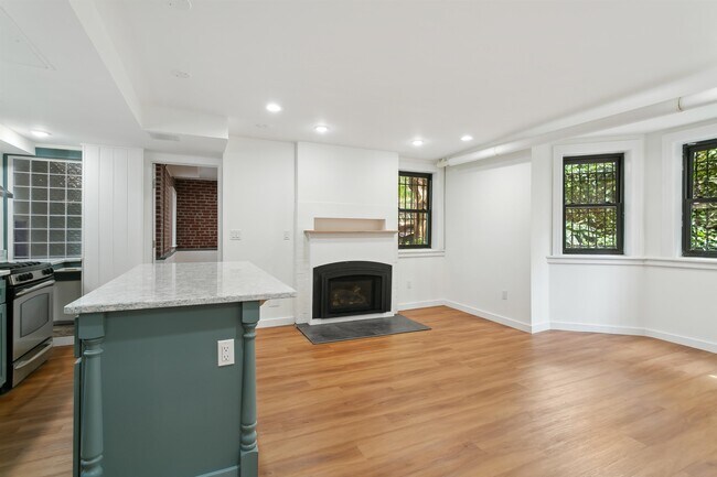 Building Photo - 110 Summit Ave