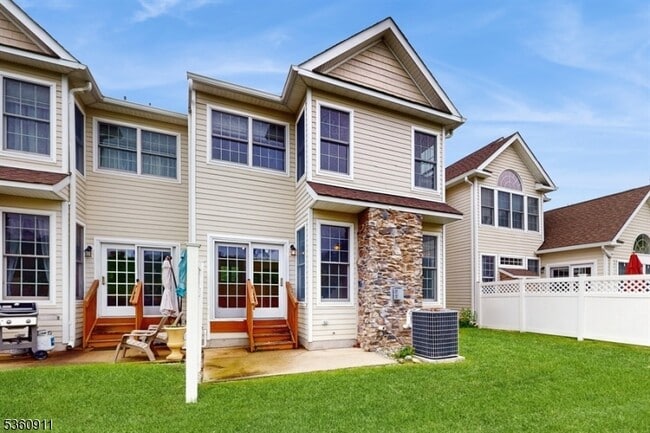 Building Photo - 104 Briar Ct