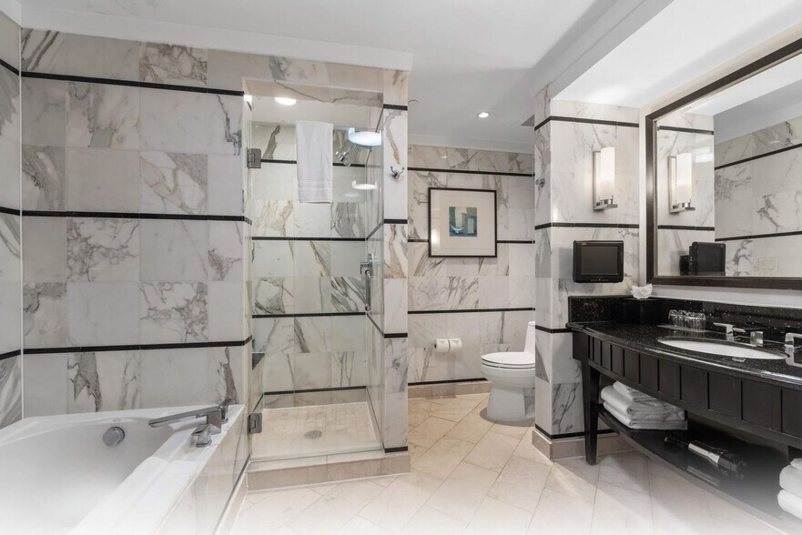 Building Photo - 4391 Collins Ave