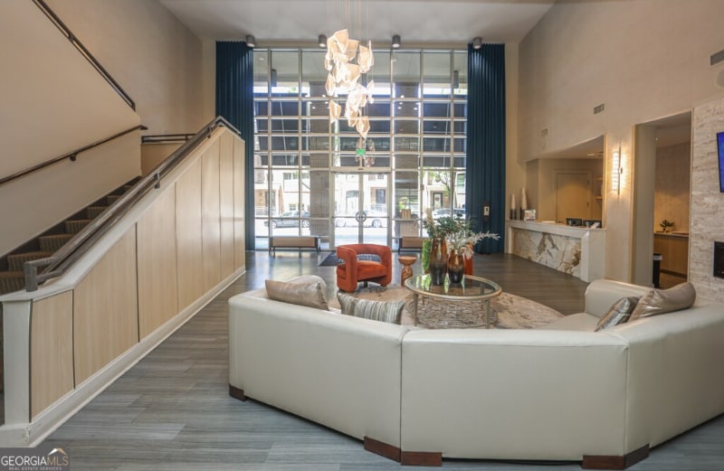 Building Photo - 711 Cosmopolitan Dr NE