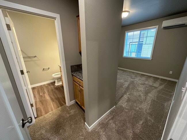 Building Photo - NEW 4 Bedroom / 4.5 Bath Townhome. A/C in every bedroom