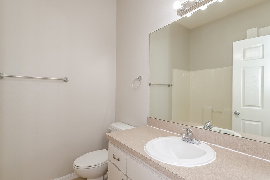 Building Photo - 504 N 7th St