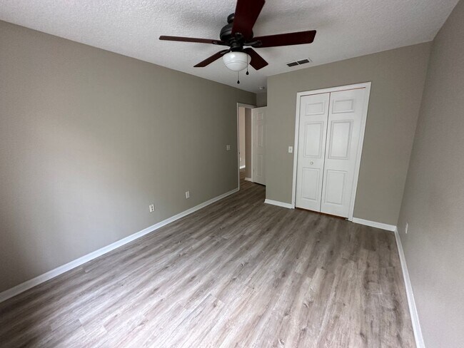 Building Photo - Lovely  3/2.5 Home w/ 2nd floor loft and f...