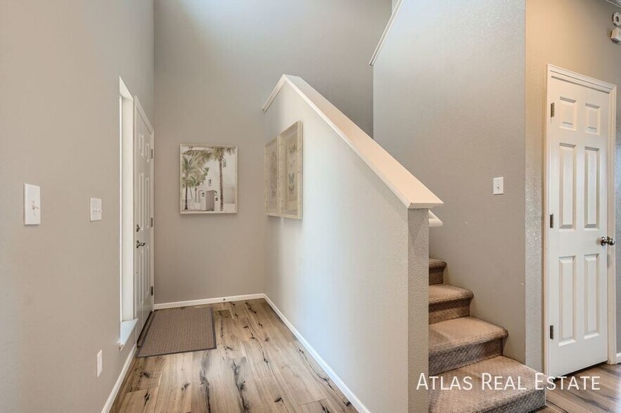 Building Photo - 4172 Meadowview Ct