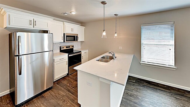 Building Photo - 427 Summit Ridge Dr