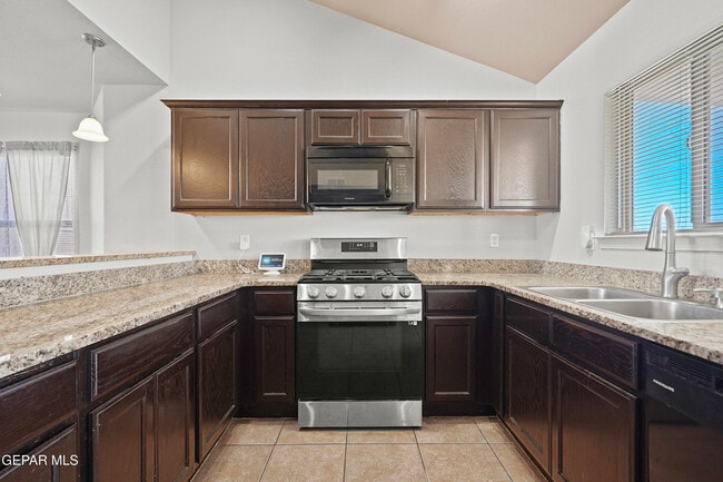 Building Photo - 12000 Prairie Ridge St