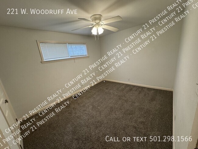 Building Photo - 221 W Woodruff Ave