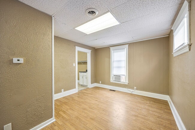 Building Photo - 744 Diamond Ave